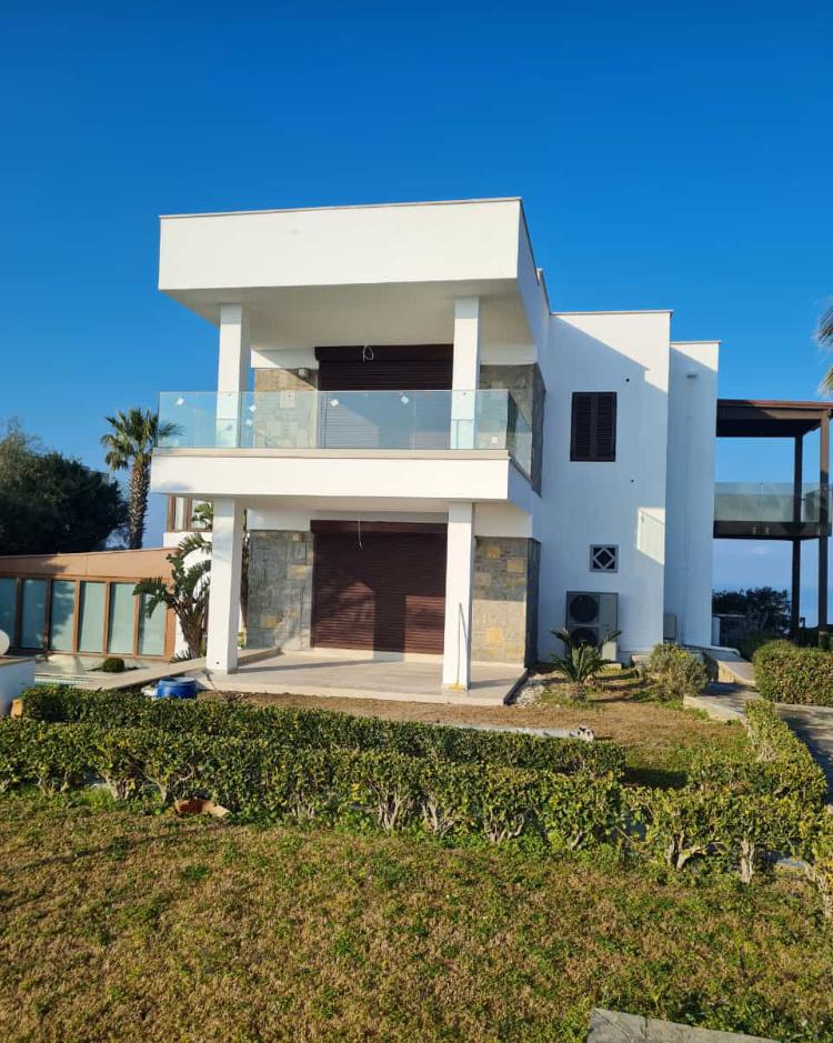 Villa Sundurma ve Balkon